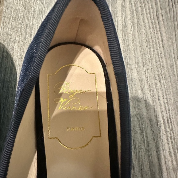 Roger Vivier Très Vivier Strass Crystal-embellished Velvet MaryJane Ballet Flats - Picture 2 of 14